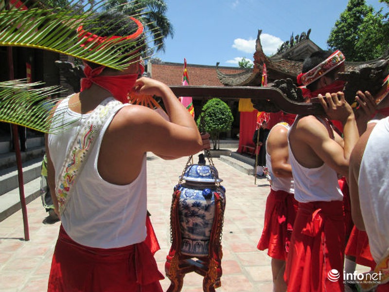 Lễ hội Đình Chèm diễn ra trong cái nắng đổ lửa - ảnh 15