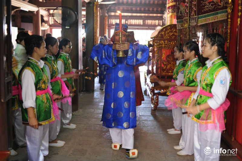 Lễ hội Đình Chèm diễn ra trong cái nắng đổ lửa - ảnh 2