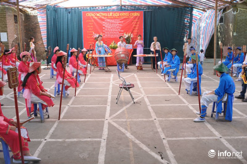 Lễ hội Đình Chèm diễn ra trong cái nắng đổ lửa - ảnh 19