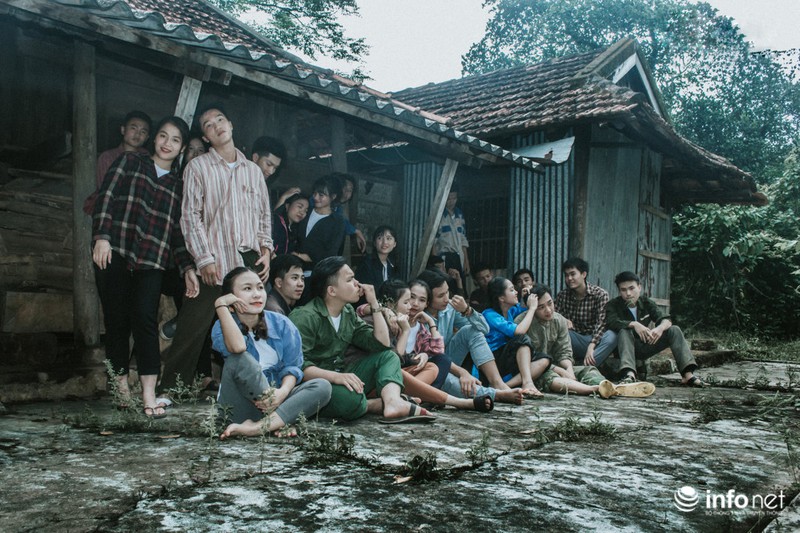 Muôn kiểu độc lạ khi chụp ảnh kỷ yếu của các “cô cậu” chia tay tuổi học trò - ảnh 9