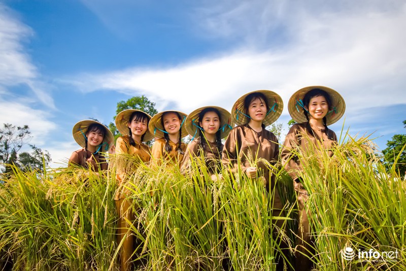 Muôn kiểu độc lạ khi chụp ảnh kỷ yếu của các “cô cậu” chia tay tuổi học trò - ảnh 4