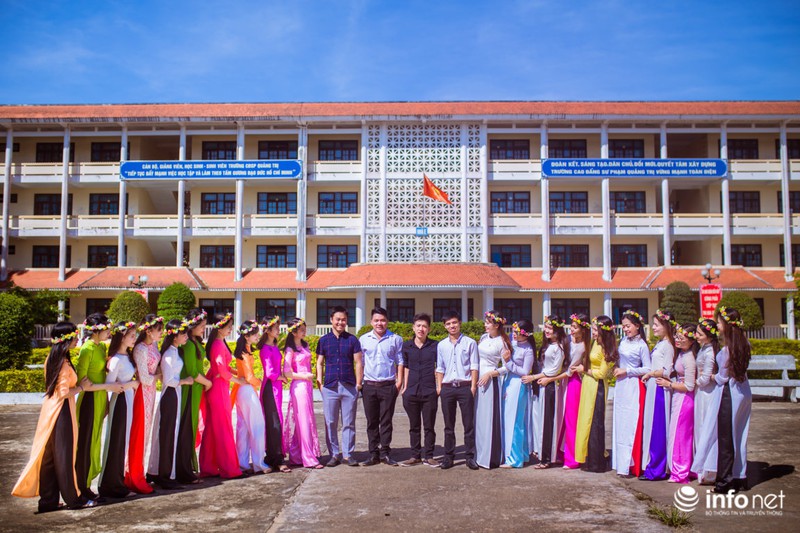 Muôn kiểu độc lạ khi chụp ảnh kỷ yếu của các “cô cậu” chia tay tuổi học trò - ảnh 1