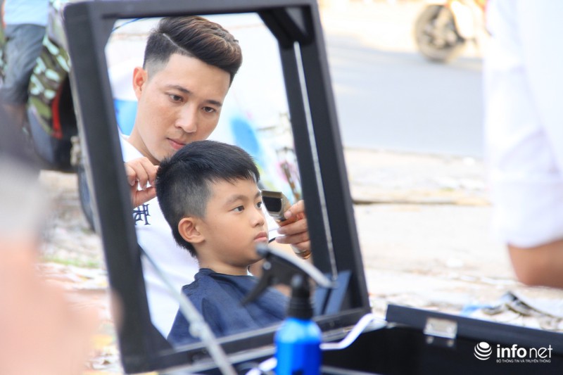 Tiệm cắt tóc đặc biệt giá 0 đồng - ảnh 5