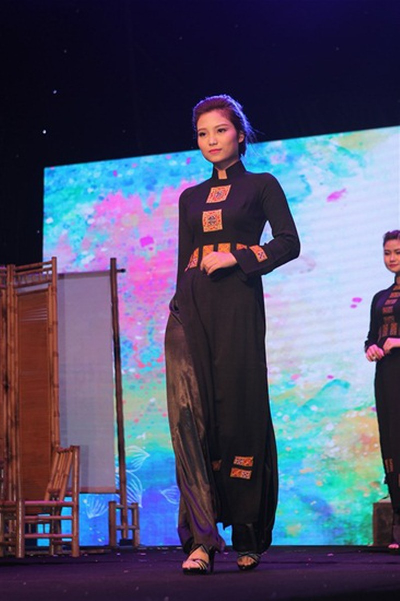 Huyền My biểu diễn áo dài tại Asia Park - ảnh 8