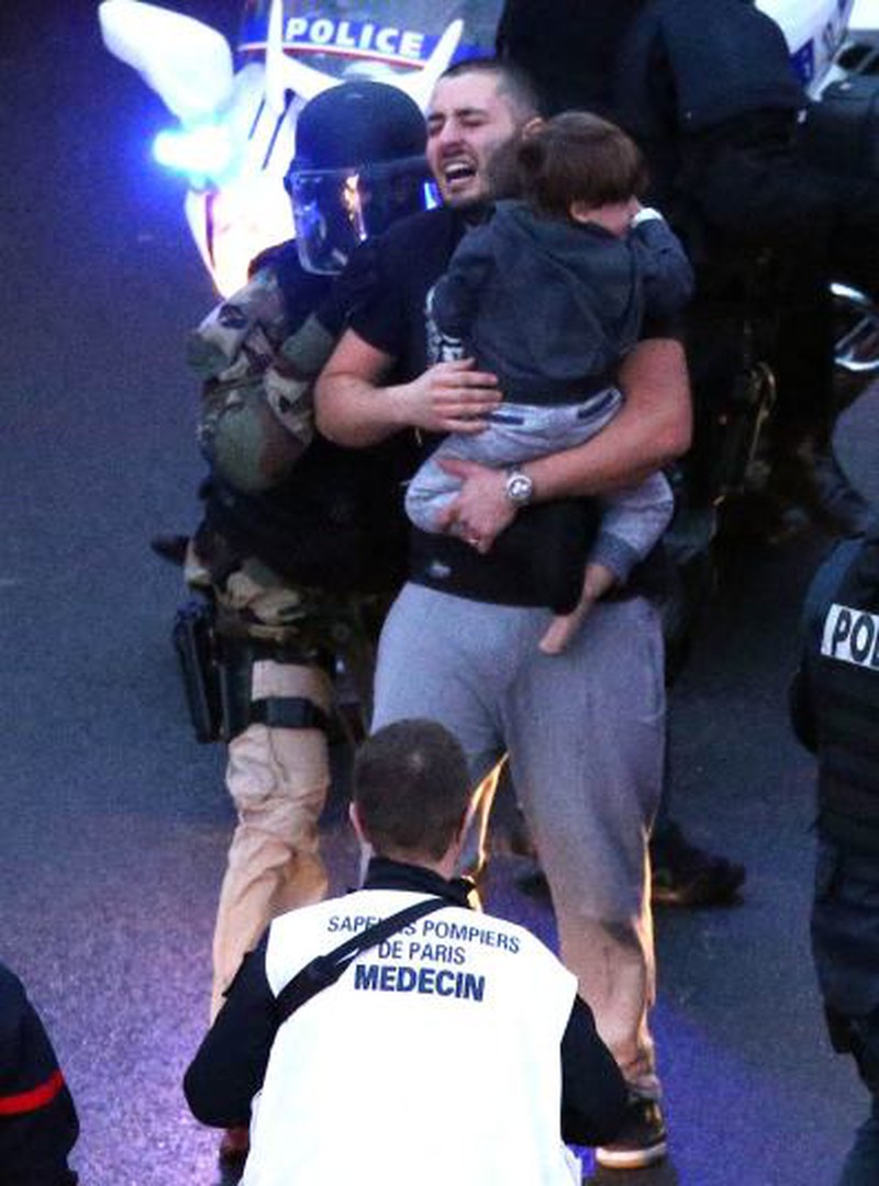 Ảnh: Nghẹt thở vụ giải thoát con tin ở Paris, Pháp - ảnh 8