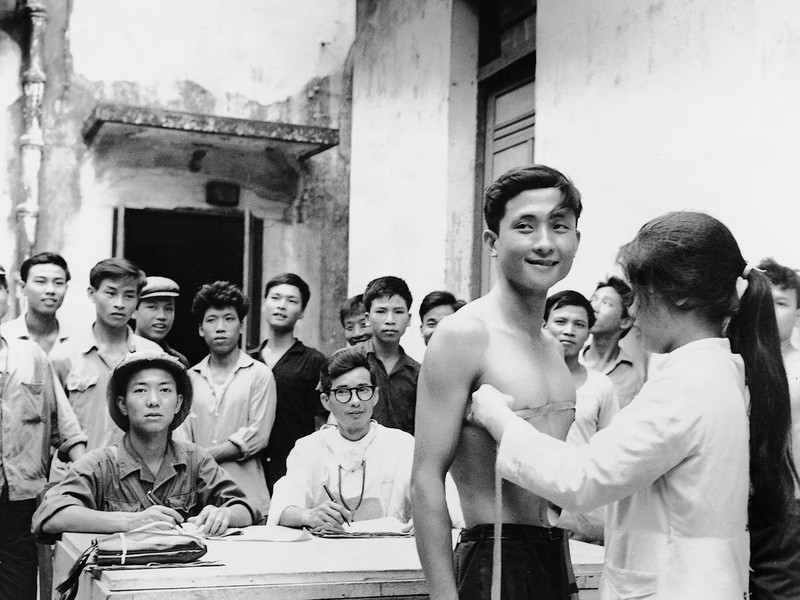 Bộ ảnh quý về chiến tranh Việt Nam do phóng viên nước ngoài sưu tập - ảnh 1