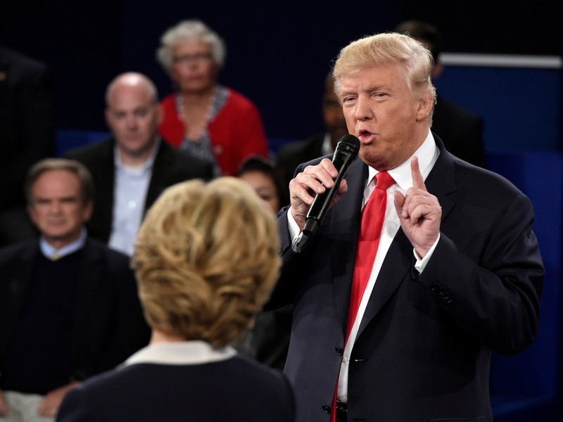 Ông Donald Trump nghi bà Hillary Clinton dùng ma túy - ảnh 1