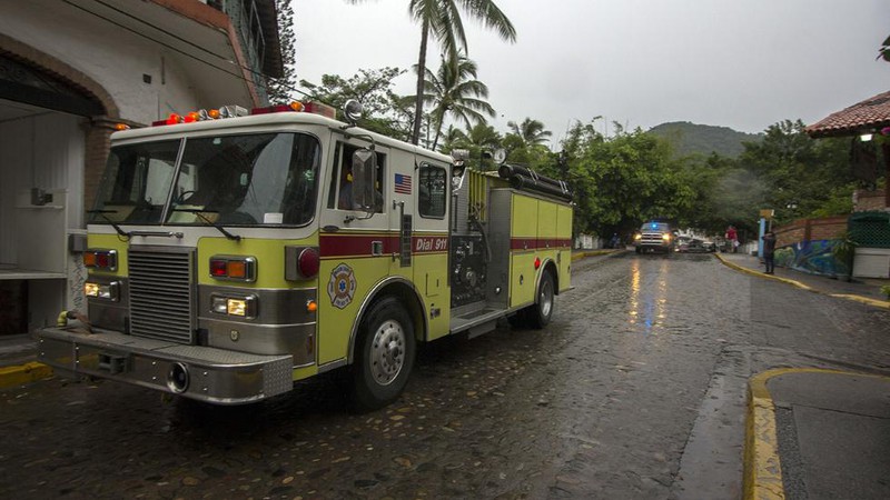 Những hình ảnh đầu tiên về siêu bão Patricia đổ bộ vào Mexico - ảnh 7