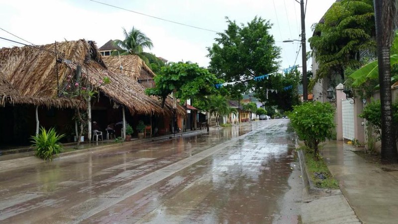 Những hình ảnh đầu tiên về siêu bão Patricia đổ bộ vào Mexico - ảnh 3