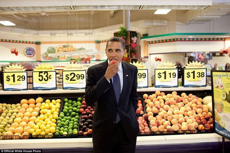 Những hình ảnh sẽ đi vào lịch sử của Tổng thống Obama - ảnh 1