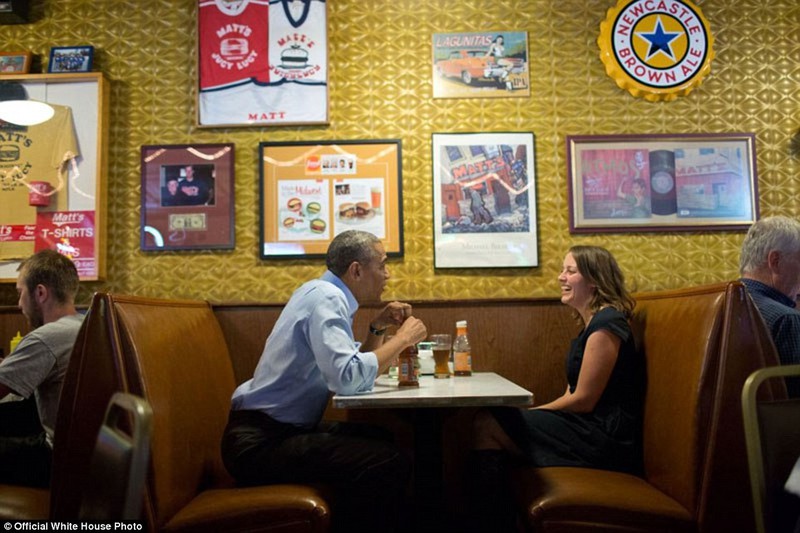 Những hình ảnh sẽ đi vào lịch sử của Tổng thống Obama - ảnh 10