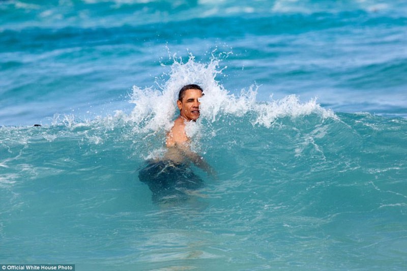 Những hình ảnh sẽ đi vào lịch sử của Tổng thống Obama - ảnh 11