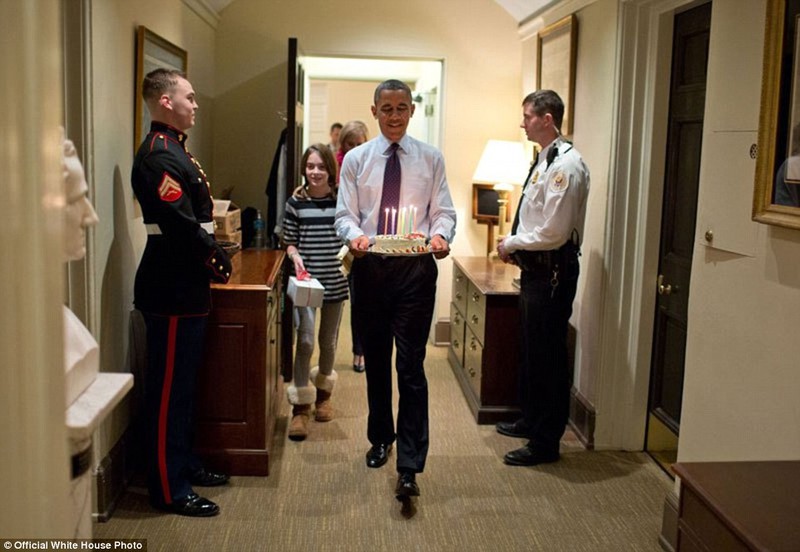 Những hình ảnh sẽ đi vào lịch sử của Tổng thống Obama - ảnh 12
