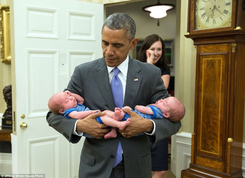 Những hình ảnh sẽ đi vào lịch sử của Tổng thống Obama - ảnh 18