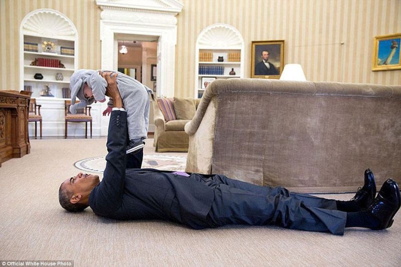 Những hình ảnh sẽ đi vào lịch sử của Tổng thống Obama - ảnh 19
