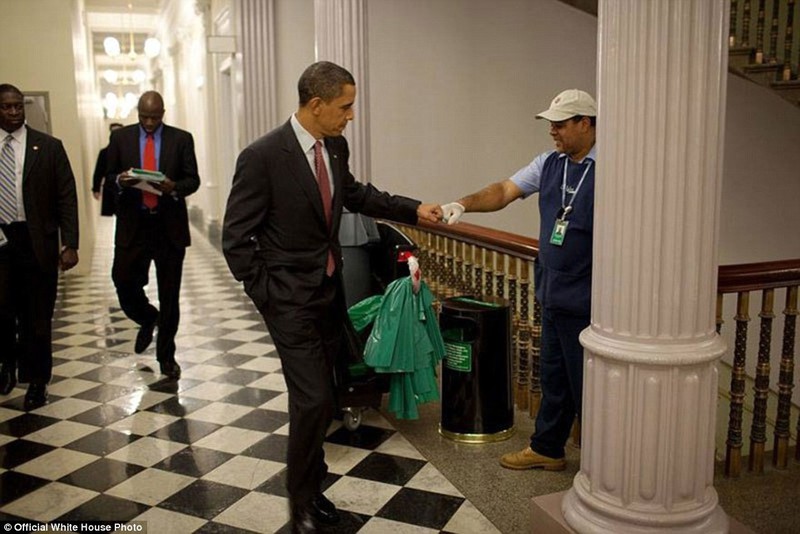 Những hình ảnh sẽ đi vào lịch sử của Tổng thống Obama - ảnh 20