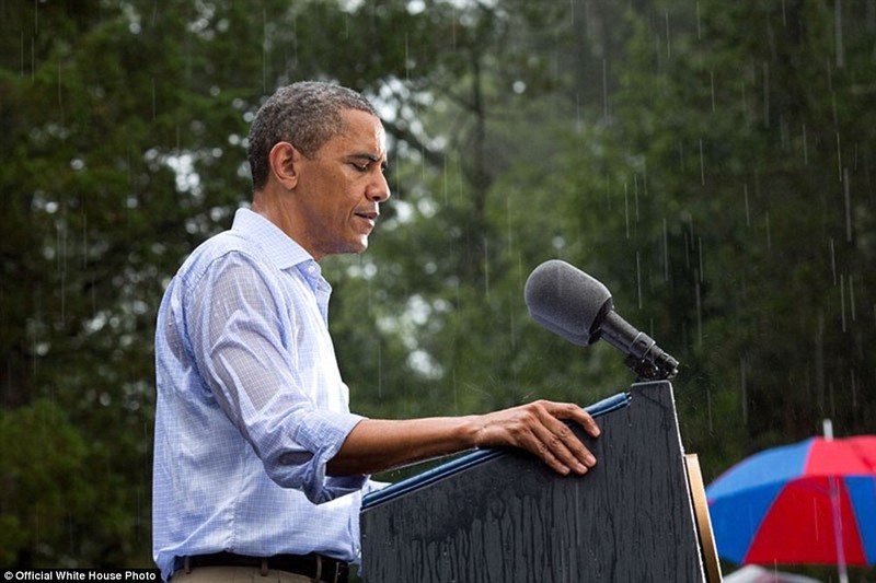 Những hình ảnh sẽ đi vào lịch sử của Tổng thống Obama - ảnh 3