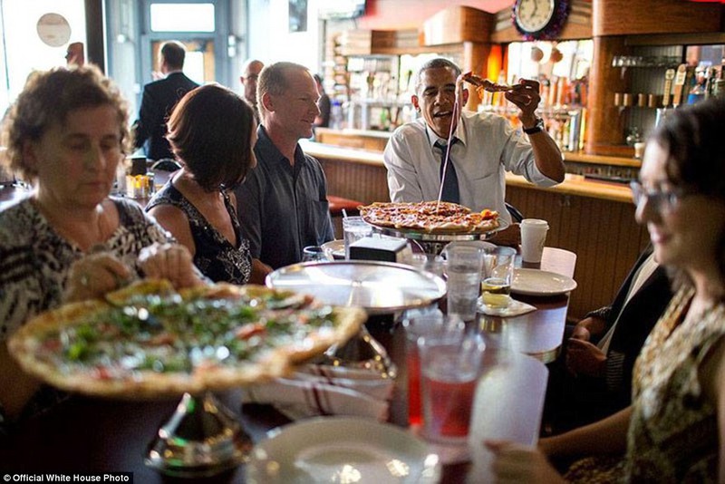 Những hình ảnh sẽ đi vào lịch sử của Tổng thống Obama - ảnh 7