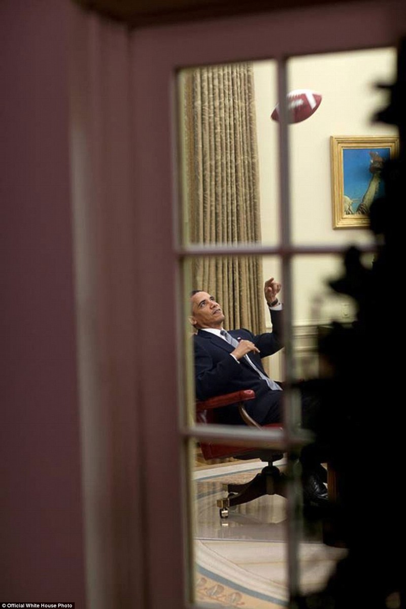 Những hình ảnh sẽ đi vào lịch sử của Tổng thống Obama - ảnh 8