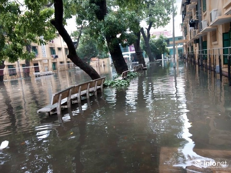 Hà Nội: Sinh viên “khóc thét” vì nước tràn lênh láng trong ký túc xá - ảnh 9