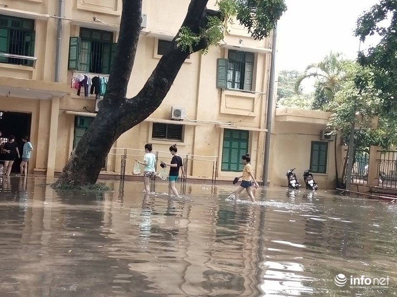 Hà Nội: Sinh viên “khóc thét” vì nước tràn lênh láng trong ký túc xá - ảnh 11