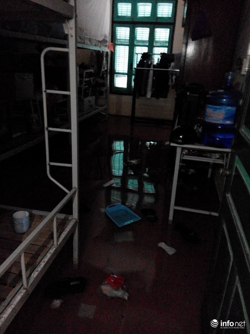 Hà Nội: Sinh viên “khóc thét” vì nước tràn lênh láng trong ký túc xá - ảnh 2