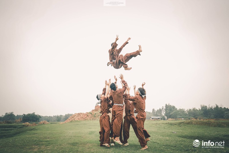 Học sinh trường THPT Tân Yên 1 - Bắc Giang tinh nghịch trong bộ ảnh kỷ yếu - ảnh 10