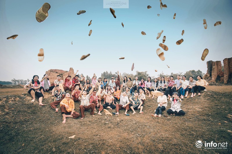 Học sinh trường THPT Tân Yên 1 - Bắc Giang tinh nghịch trong bộ ảnh kỷ yếu - ảnh 8