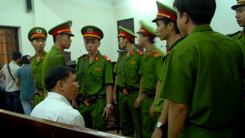 Ảnh: Trọn ngày xét xử nguyên đại úy CSGT bắn chết cấp trên - ảnh 13