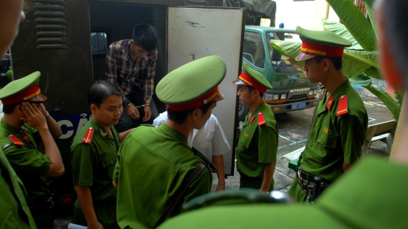 Ảnh: Trọn ngày xét xử nguyên đại úy CSGT bắn chết cấp trên - ảnh 2