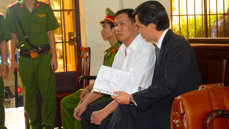 Ảnh: Trọn ngày xét xử nguyên đại úy CSGT bắn chết cấp trên - ảnh 3