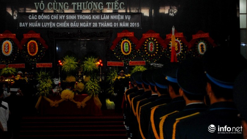 Đưa tiễn 4 chiến sỹ vụ UH-1: Người thân ngã quỵ bên các anh - ảnh 5