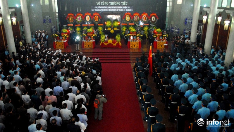 Đưa tiễn 4 chiến sỹ vụ UH-1: Người thân ngã quỵ bên các anh - ảnh 1