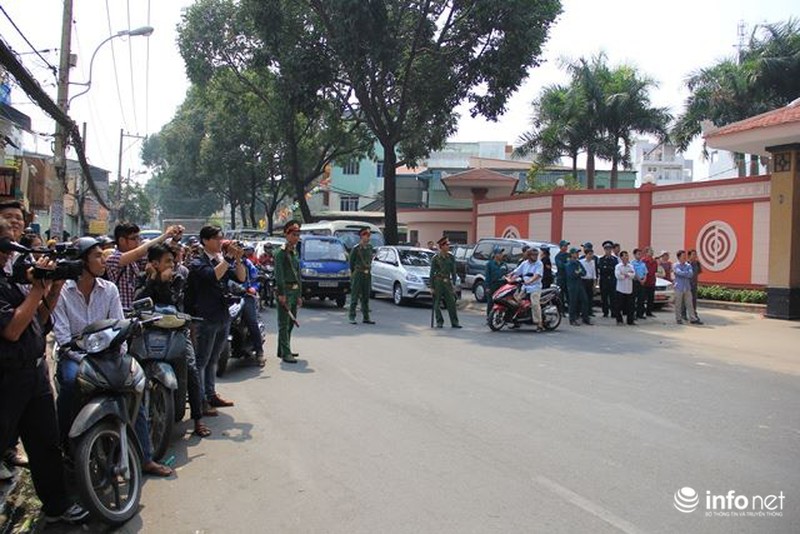 Đưa tiễn 4 chiến sỹ vụ UH-1: Người thân ngã quỵ bên các anh - ảnh 15