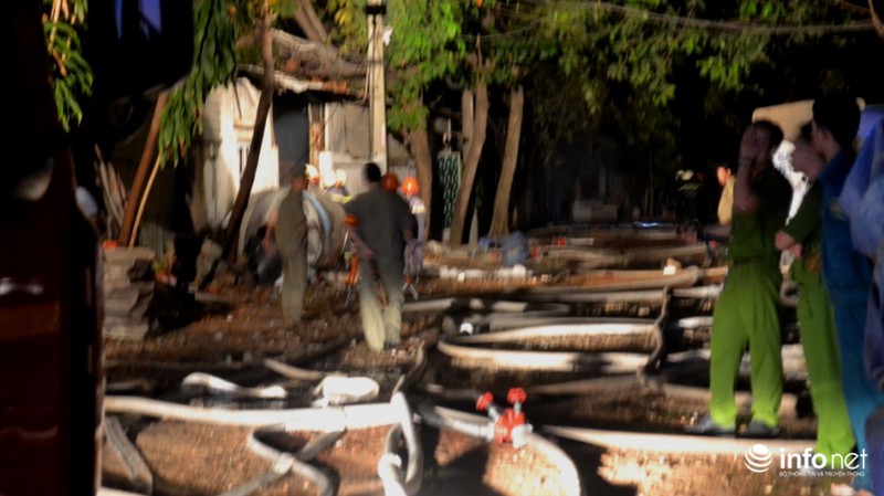 TP.HCM: Cháy dữ dội lúc nửa đêm, 800 mét vuông nhà kho bị thiêu rụi - ảnh 10