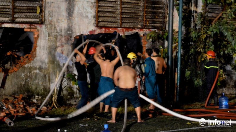 TP.HCM: Cháy dữ dội lúc nửa đêm, 800 mét vuông nhà kho bị thiêu rụi - ảnh 12