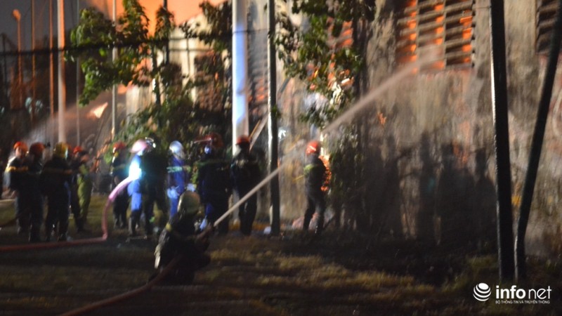 TP.HCM: Cháy dữ dội lúc nửa đêm, 800 mét vuông nhà kho bị thiêu rụi - ảnh 6