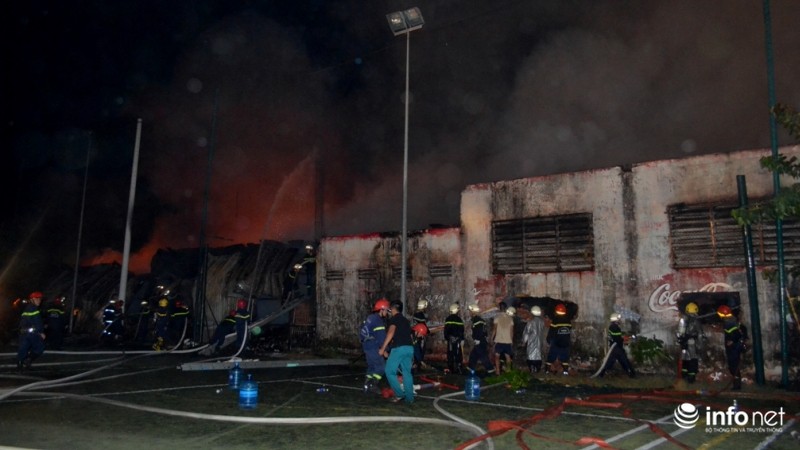 TP.HCM: Cháy dữ dội lúc nửa đêm, 800 mét vuông nhà kho bị thiêu rụi - ảnh 7
