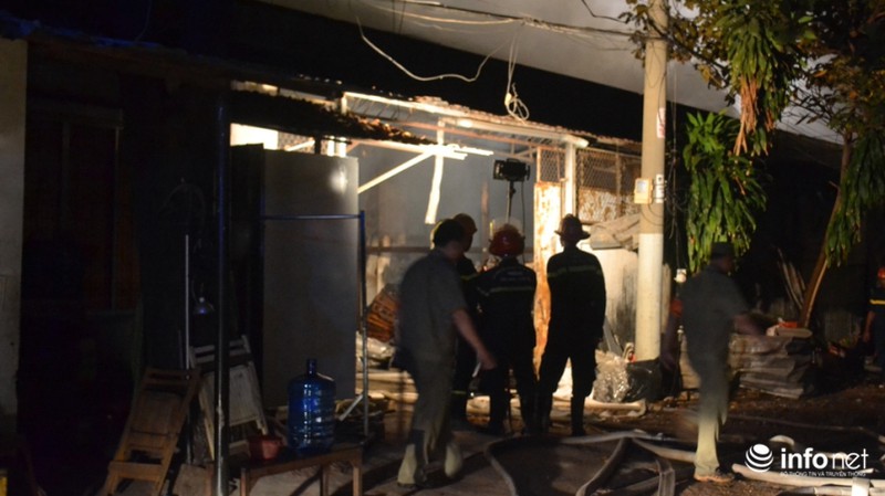 TP.HCM: Cháy dữ dội lúc nửa đêm, 800 mét vuông nhà kho bị thiêu rụi - ảnh 9