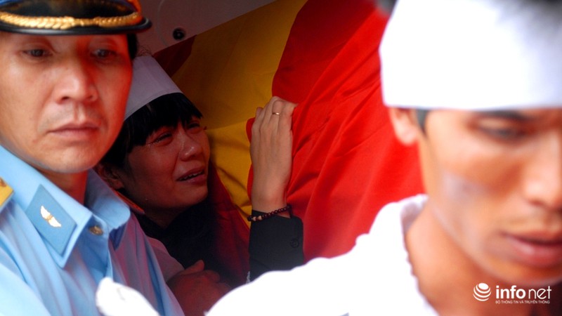 Lễ tiễn biệt hai phi công Su-22 hy sinh tại Bình Thuận - ảnh 17