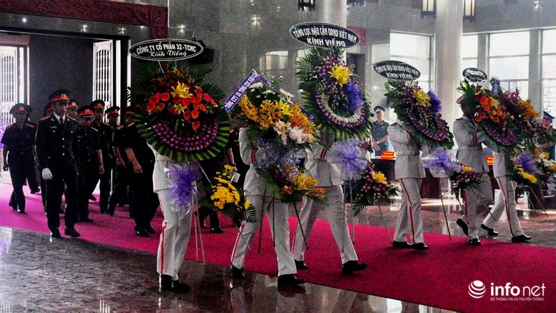 Lễ tiễn biệt hai phi công Su-22 hy sinh tại Bình Thuận - ảnh 6