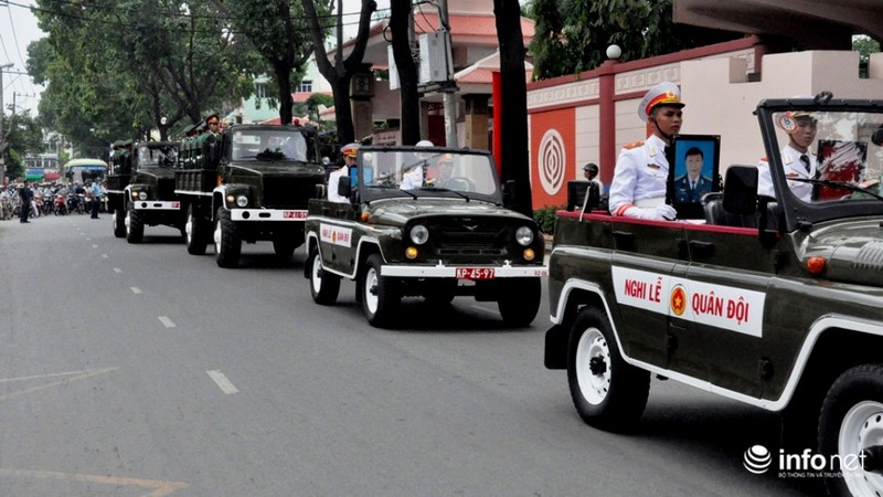 Lễ tiễn biệt hai phi công Su-22 hy sinh tại Bình Thuận - ảnh 20