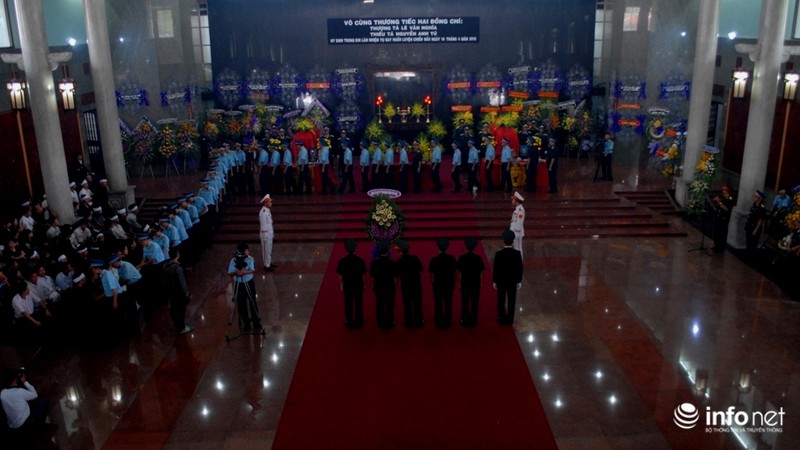 Lễ tiễn biệt hai phi công Su-22 hy sinh tại Bình Thuận - ảnh 8