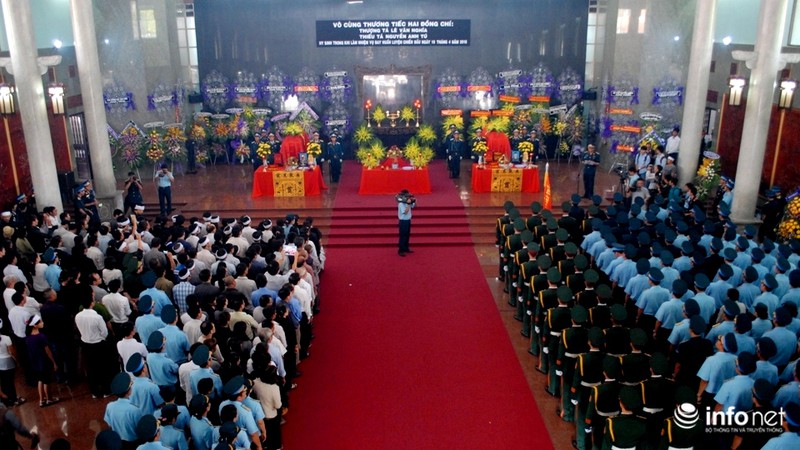 Lễ tiễn biệt hai phi công Su-22 hy sinh tại Bình Thuận - ảnh 9