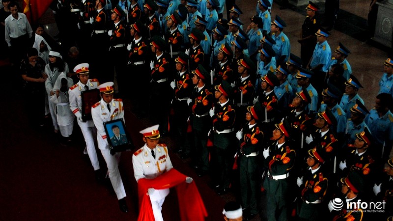 Lễ tiễn biệt hai phi công Su-22 hy sinh tại Bình Thuận - ảnh 12