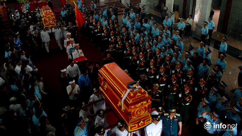 Lễ tiễn biệt hai phi công Su-22 hy sinh tại Bình Thuận - ảnh 13