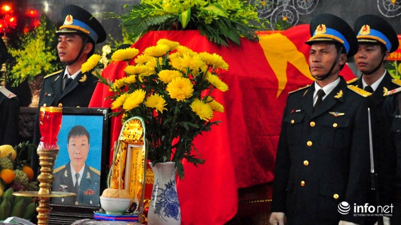 Lễ tiễn biệt hai phi công Su-22 hy sinh tại Bình Thuận - ảnh 5