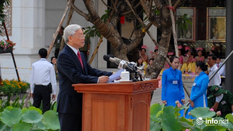 Khánh thành tượng đài Chủ tịch Hồ Chí Minh tại đường Nguyễn Huệ - ảnh 3