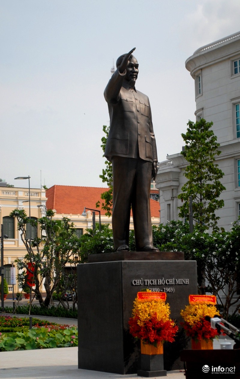 Khánh thành tượng đài Chủ tịch Hồ Chí Minh tại đường Nguyễn Huệ - ảnh 6