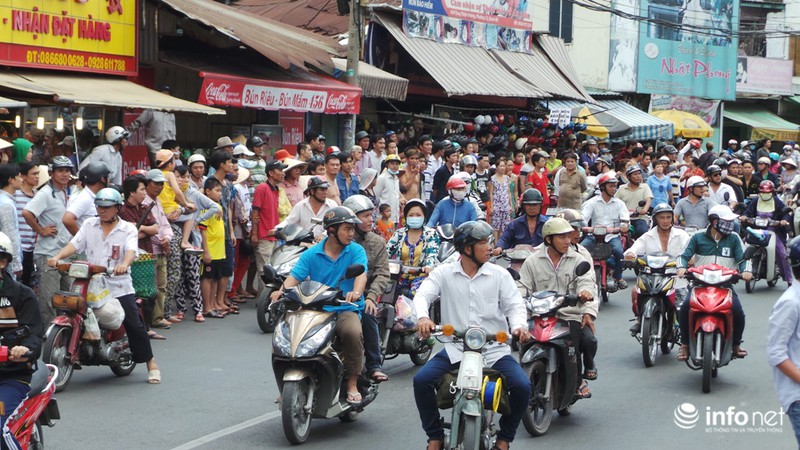 Hiện trường vụ xe tải đâm sập nhà, làm hai người chết - ảnh 10
